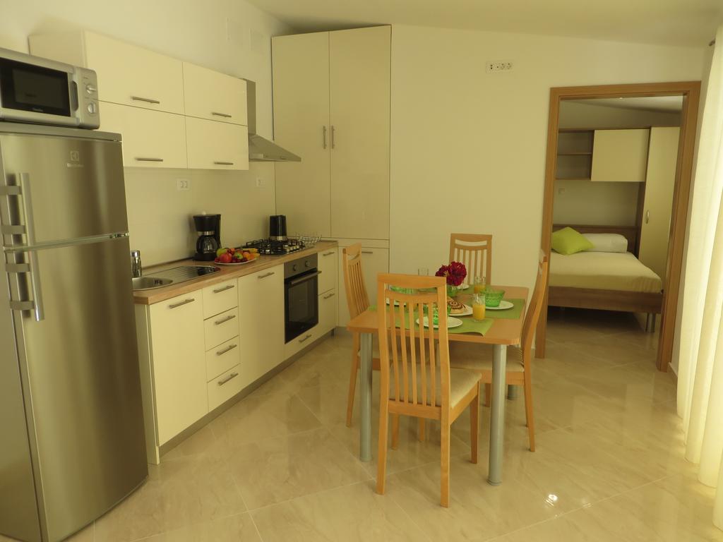 Apartments Luka Pakoštane Eksteriør bilde